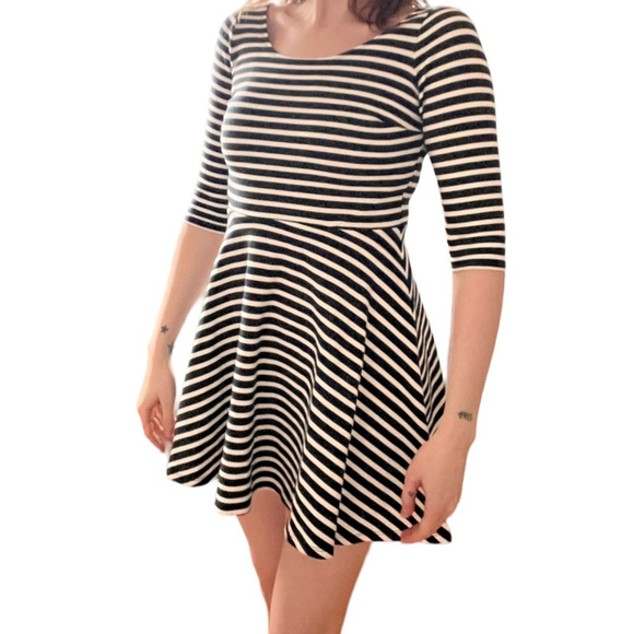 Hollister Black and White Striped Mini Skater Dress Size Small - Picture 2 of 4